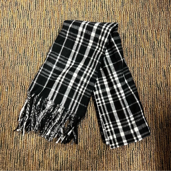 H&M Accessories - H&M Divided black plaid scarf
